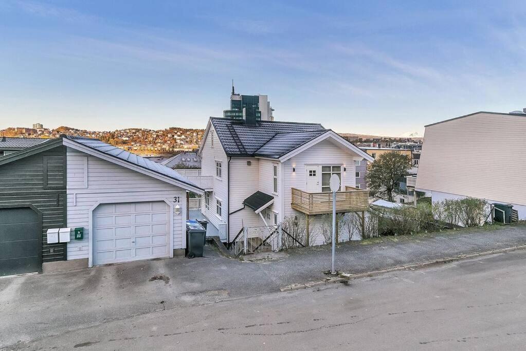 Mye For Pengene, Sentralt I Narvik! Apartment